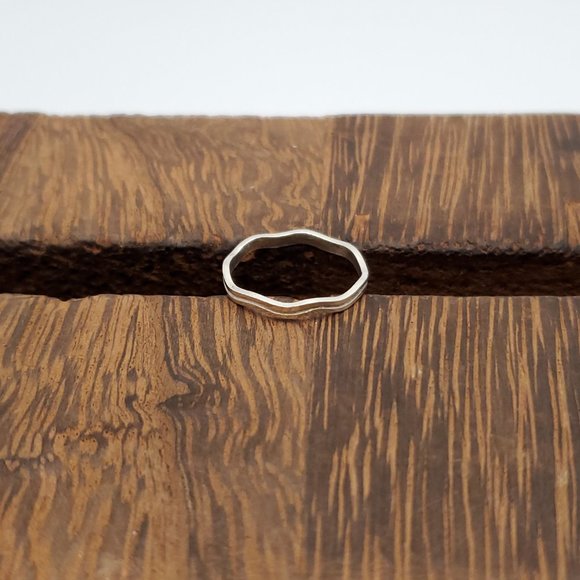 Size 6.5 925 Sterling Silver Wavy Line In The Middle Ring - Picture 2 of 7